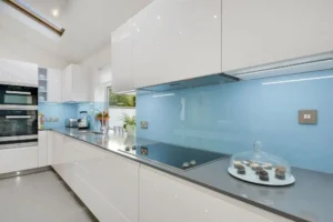 glass splashback modern kitchen